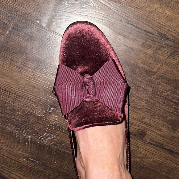 Adorable burgundy velvet flats! Perfect for fall or the holiday season! - Picture 1 of 4